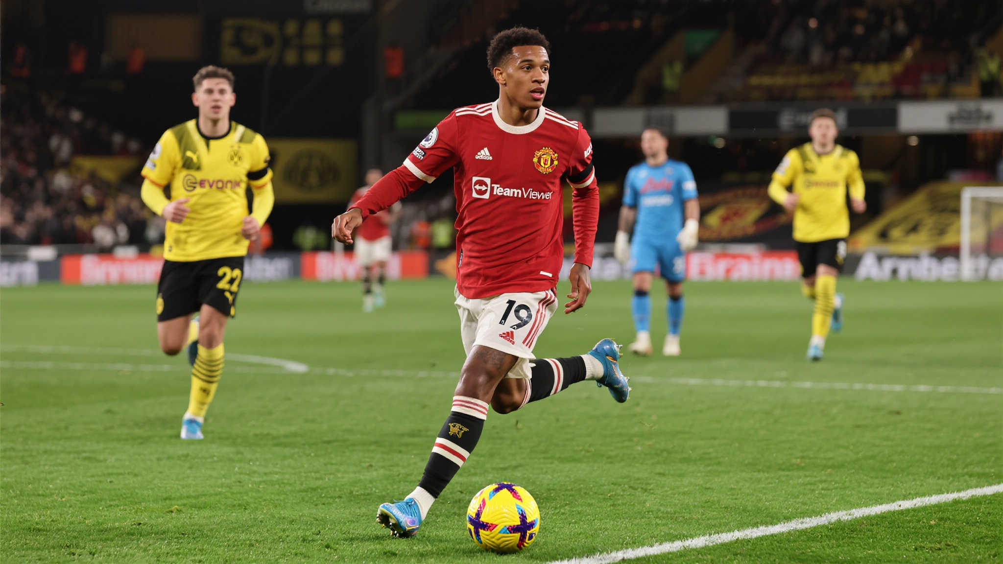 英媒:桑乔引多特、那不勒斯与米兰等队争相关注 英媒:桑乔引多特、那不勒斯与米兰等队争相关注